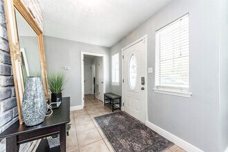 405 Avondale Ln in Friendswood, TX - Building Photo - Building Photo