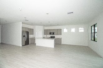 5729 SE Sky Blue Cir in Stuart, FL - Building Photo - Building Photo