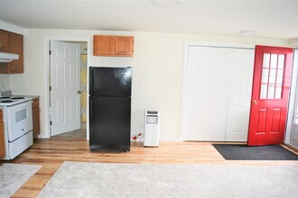 62 Lower Main St in Sunapee, NH - Building Photo - Building Photo