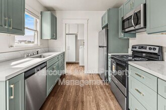 915 Civic Center Dr in Oceanside, CA - Building Photo - Building Photo