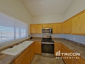 40148 Calabria St in San Tan Valley, AZ - Building Photo - Building Photo