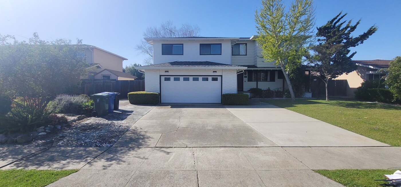 6407 Robertson Ave in Newark, CA - Building Photo