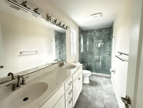 584 Westlake Dr, Unit 116 in East Stroudsburg, PA - Foto de edificio - Building Photo