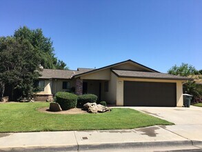 1175 Pontiac Ave in Clovis, CA - Building Photo - Building Photo
