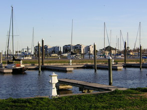 Pleasure Island Condos in Port Arthur, TX - Foto de edificio - Building Photo