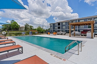 Azul Apartments in Houston, TX - Foto de edificio - Building Photo