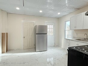 210 Center Ave in Plymouth, PA - Building Photo - Building Photo