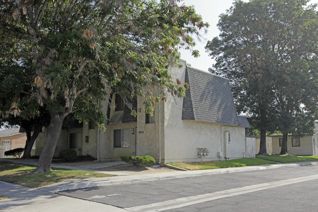 9045 Chantry Ave in Fontana, CA - Building Photo