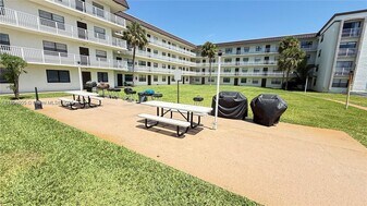 500 NE 2nd St in Dania Beach, FL - Building Photo