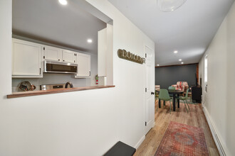 10 Barrett St, Unit Central Bend Flats F in Burlington, VT - Foto de edificio - Building Photo