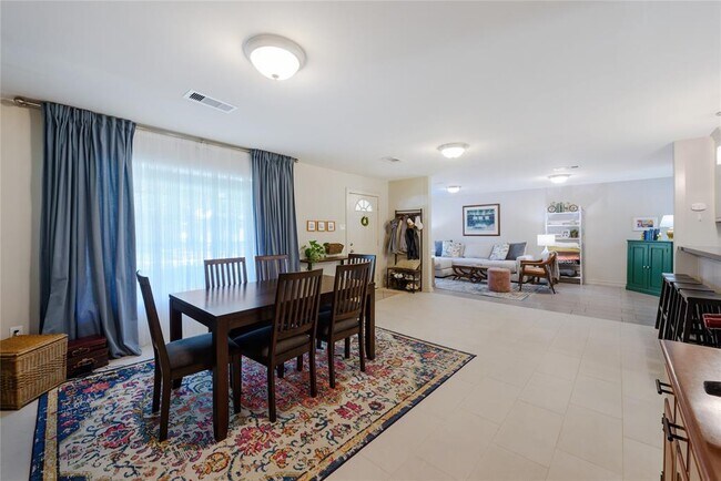 2114 Hewitt Dr in Houston, TX - Foto de edificio - Building Photo