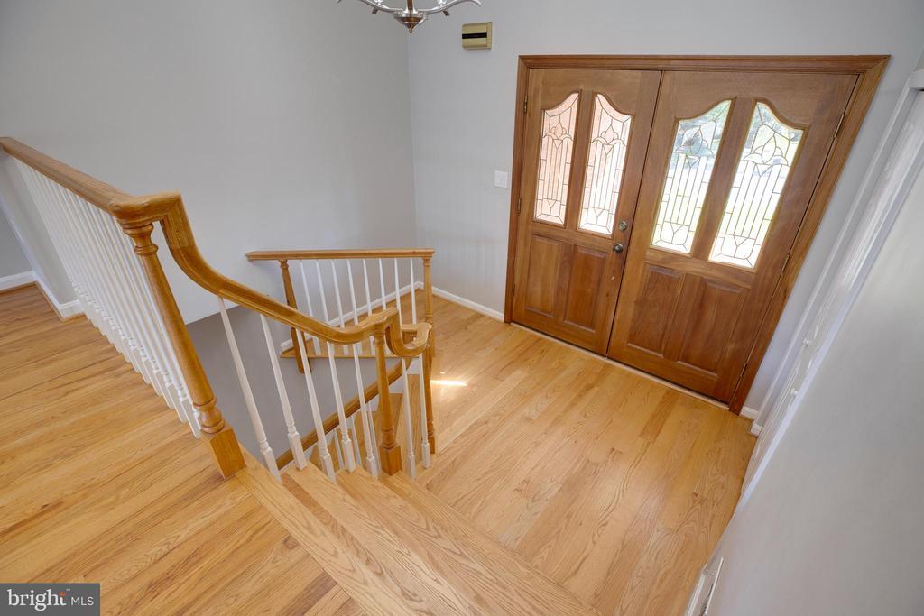 1208 Forestwood Dr in McLean, VA - Building Photo