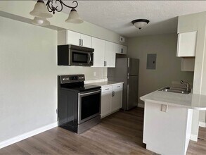 2095 S Main St in Bountiful, UT - Building Photo - Building Photo