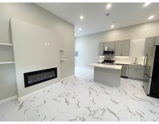 225 Essex St-Unit -4-2 in Lawrence, MA - Building Photo - Building Photo