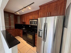 4440 NW 79th Ave in Doral, FL - Building Photo - Building Photo