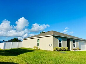 479 SW Holden Terrace in Port St. Lucie, FL - Building Photo - Building Photo