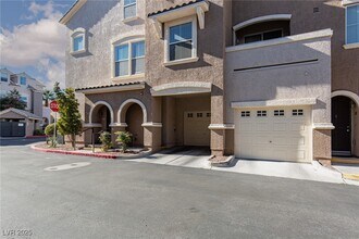 8777 W Maule Ave in Las Vegas, NV - Building Photo - Building Photo