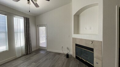 9975 Peace Way in Las Vegas, NV - Building Photo - Building Photo
