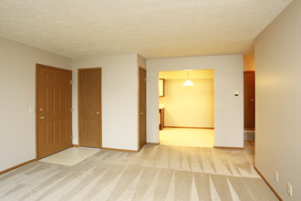 Southwinds Apartments in Bellevue, NE - Building Photo - Interior Photo