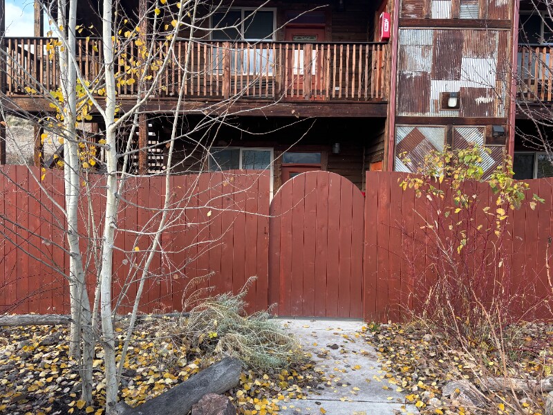 6186 Lay About Ln in Lolo, MT - Foto de edificio