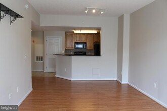 11710 Old Georgetown Rd, Unit 1422 in North Bethesda, MD - Building Photo - Building Photo