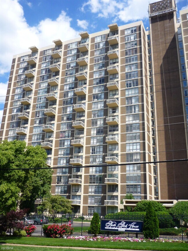 3600 Conshohocken Ave in Philadelphia, PA - Building Photo - Building Photo