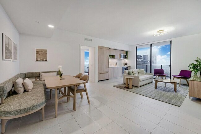 121 NE 5th St in Miami, FL - Building Photo - Building Photo