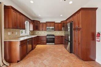 285 Knox Ave in Cliffside Park, NJ - Building Photo - Building Photo
