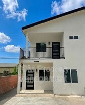 5233 Bellflower Blvd in Lakewood, CA - Building Photo