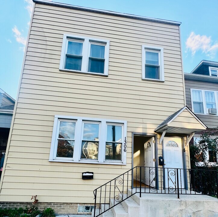 1306 S 50th Ave in Cicero, IL - Building Photo