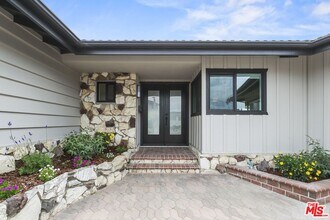 4444 Don Felipe Dr in Los Angeles, CA - Building Photo - Building Photo
