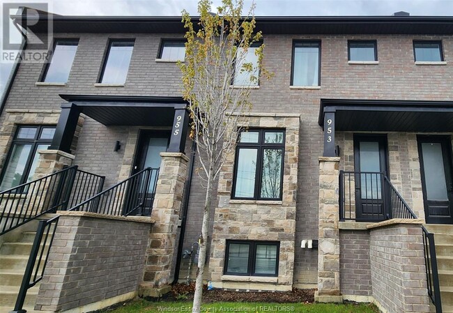 953 Walker Rd