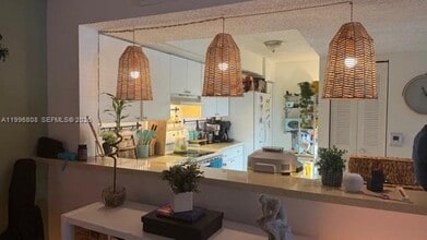 18830 NW 57th Ave in Hialeah, FL - Foto de edificio - Building Photo