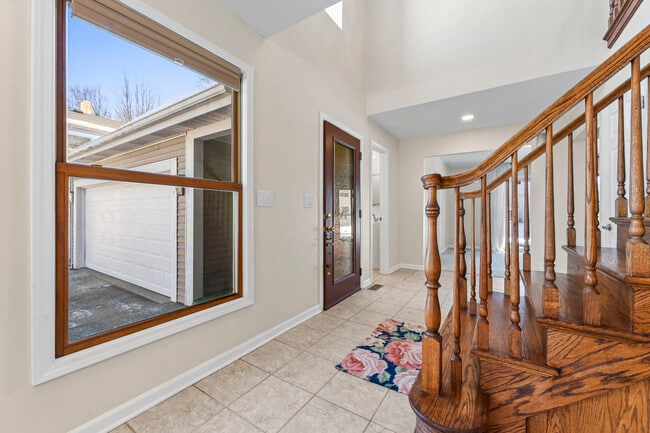 9 Edgewood Rd in Vernon Hills, IL - Foto de edificio - Building Photo