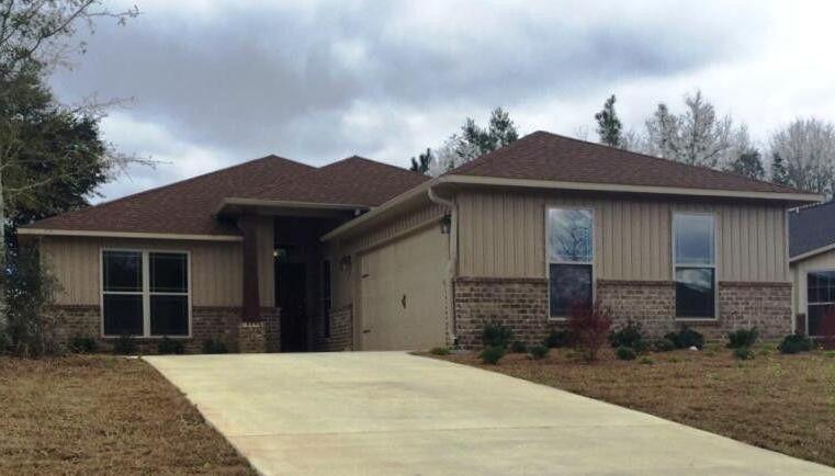 125 Lillian Wy in Crestview, FL - Building Photo