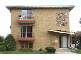 371 Mackinaw Ave in Calumet City, IL - Building Photo