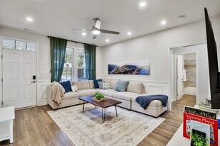 193 Scarlet Oak Dr, Unit SI FL1-ID1337815P in Harpers Ferry, WV - Building Photo