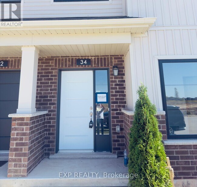 11-34 Balladry Blvd. in Stratford, ON - Building Photo - Building Photo