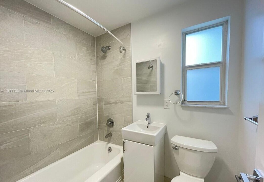 1602 Meridian Ave in Miami Beach, FL - Building Photo