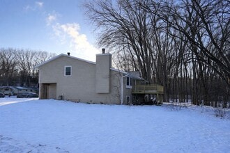 1396 Lakeside Cir in Eagan, MN - Building Photo - Building Photo