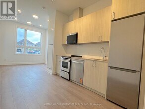 3250 Carding Mill Trail in Oakville, ON - Building Photo - Building Photo