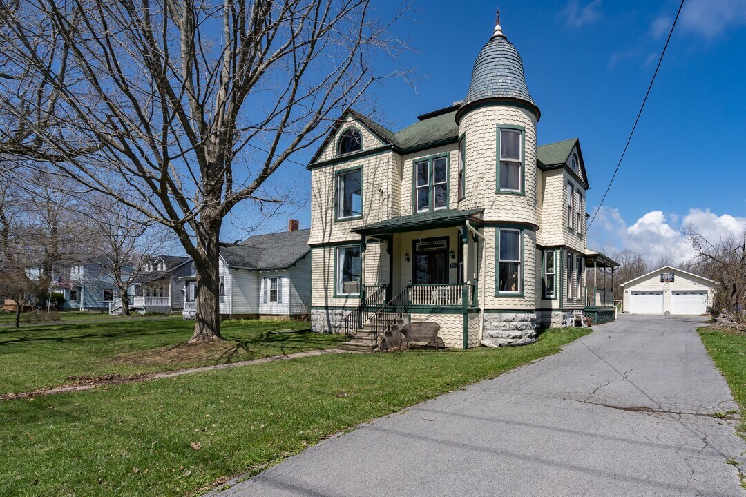 11853 NY-12E in Chaumont, NY - Building Photo