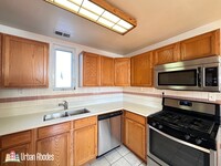 1401 N Bosworth Ave, Unit J02P in Chicago, IL - Building Photo - Building Photo