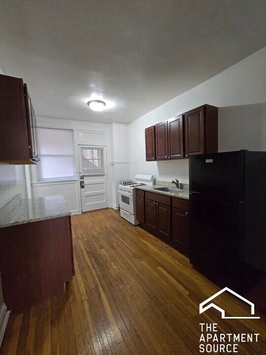 7749 N Sheridan Rd in Chicago, IL - Building Photo