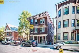 82 Fisher Ave in Boston, MA - Building Photo