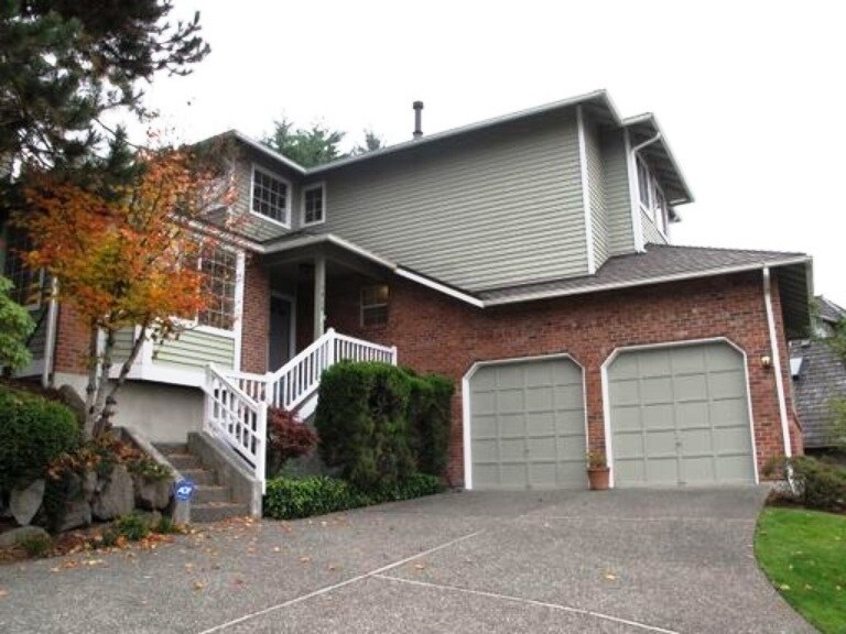 7916 119th Ct SE in Newcastle, WA - Building Photo