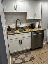 447 W 81st St in Chicago, IL - Building Photo - Building Photo