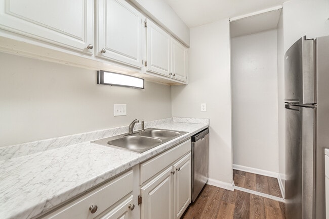 216 Orchard Trace Ln in Charlotte, NC - Building Photo - Building Photo