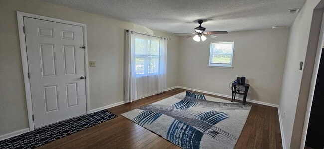 800 St James Church Rd in Newton, NC - Foto de edificio - Building Photo