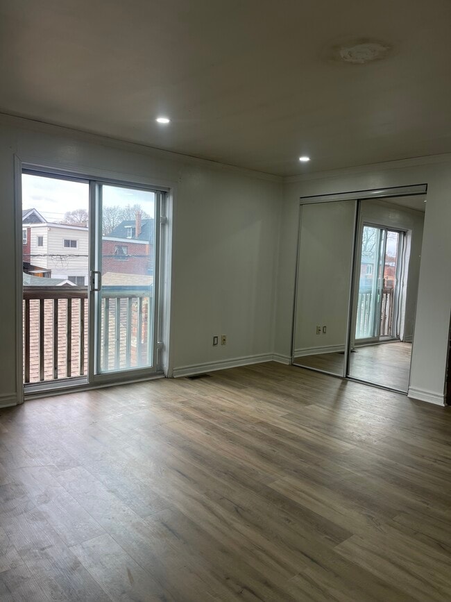 700 Brock Av in Toronto, ON - Building Photo - Building Photo